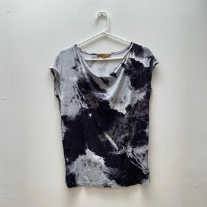 Casual Contemporary  B&W Top